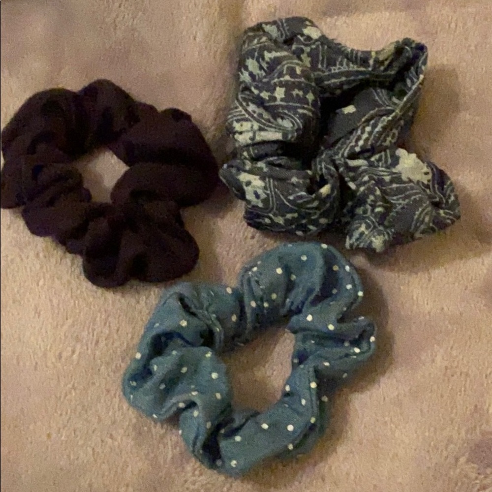 🦋 Blue and Black Scrunchie Bundle of 3! 🦋